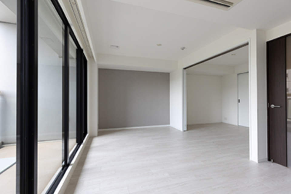 お部屋住に明るい光が届きます。※写真は同タイプ住戸です。