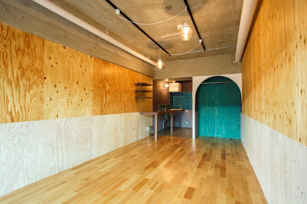 ライトブラウンに翡翠色のコントラストが素敵&hellip;！