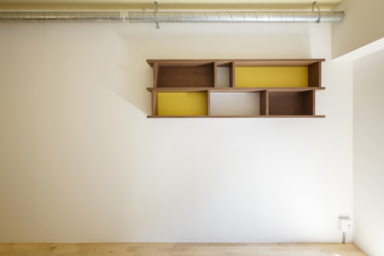 イエローの差し色も素敵&hellip;！ここに何を飾ろうかな。