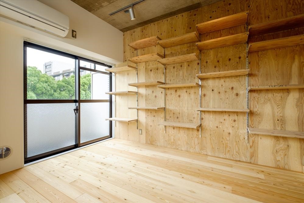 キッチン横には調理器具、真ん中には本&hellip;みたいに区切って使っても便利そう！