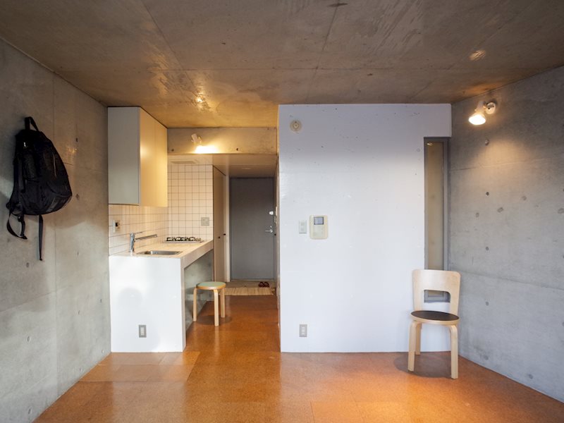 レトロ近未来感を感じるユニークな内装。