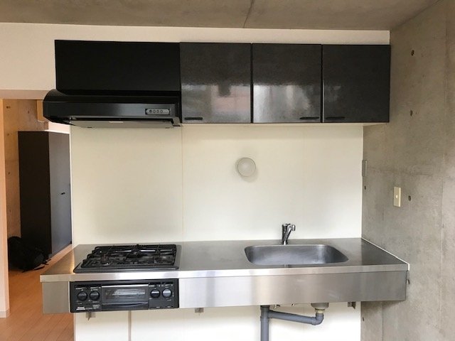 キッチンはスタイリッシュ！ステンレスのキッチングッズも似合いそう。