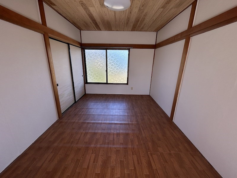 こちらは6帖の洋室。