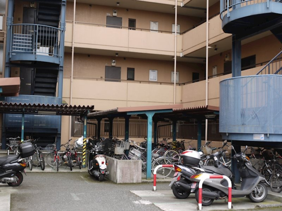 屋根付きの駐輪場もあります。