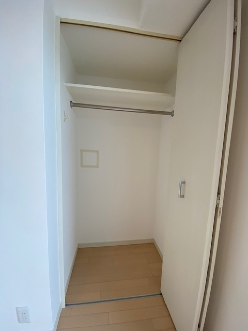 収納は奥行きがしっかりあるので色々入りそう。※参考写真