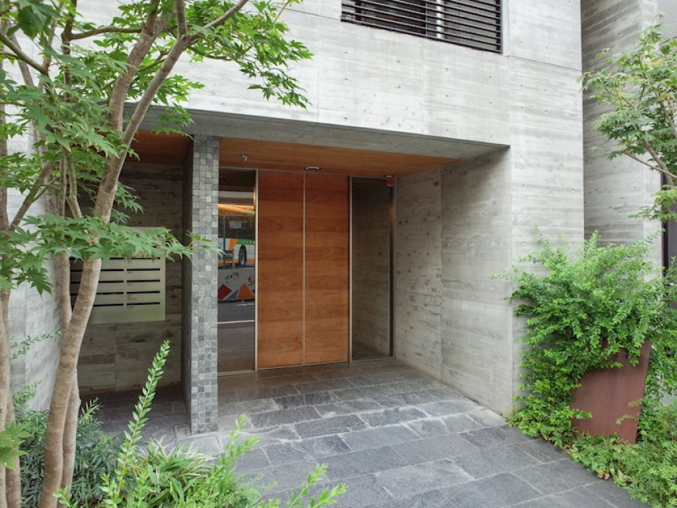エントランス周りの植栽にほっとします。