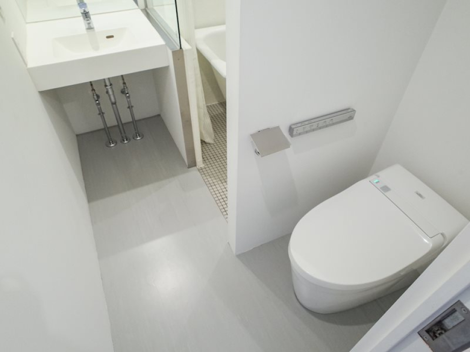 水回りは同室ですが壁で分かれています。