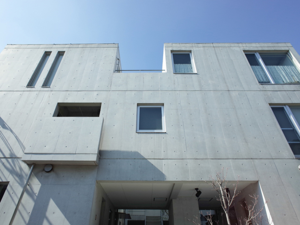 外観もシンプルで美しい、すっきりとした建物です。