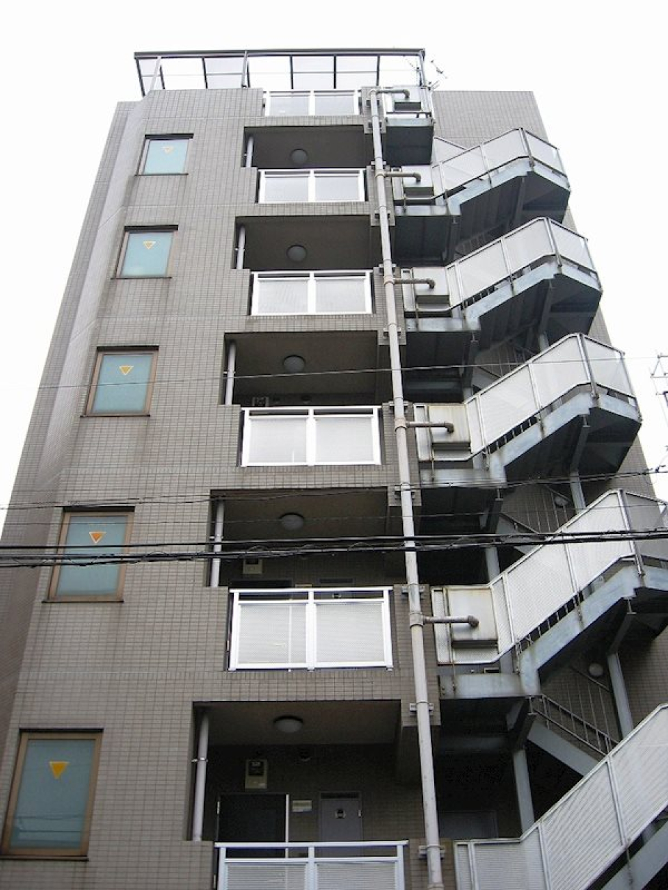 階段が印象的な建物です。