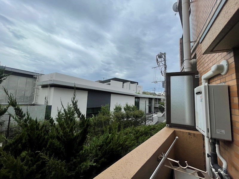 眺望は隣の建物が遠くて、空がよく見えます◎