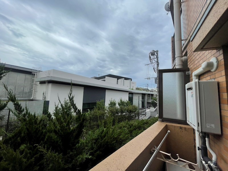 眺望は隣の建物が遠くて、空がよく見えます◎