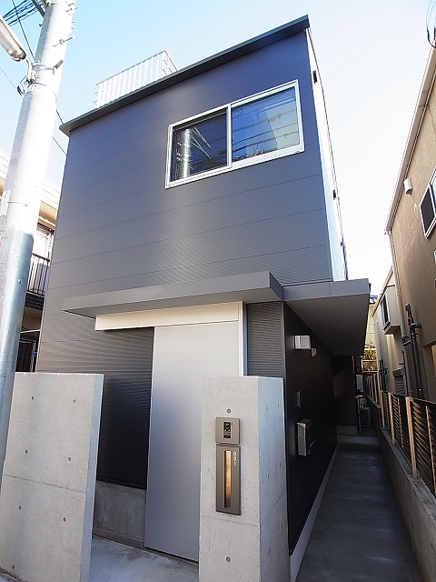 一見戸建て？と思うような可愛らしい建物。