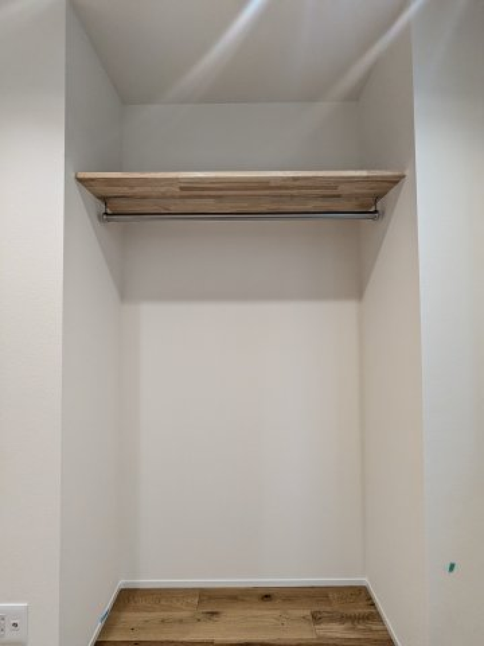 もしここには収納するものがもうないなら、ここをデスクスペースにしてみるのもおすすめです。