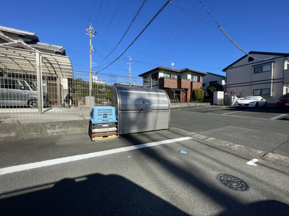 敷地内ゴミ置き場です。