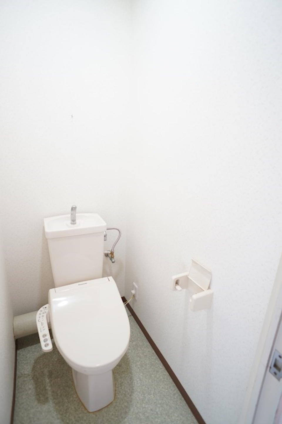 温水洗浄便座付きのトイレです。