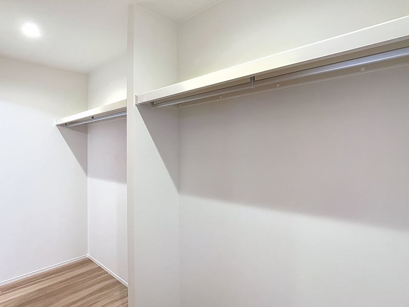 広々WICで収納はこちらにひとまとめ◎