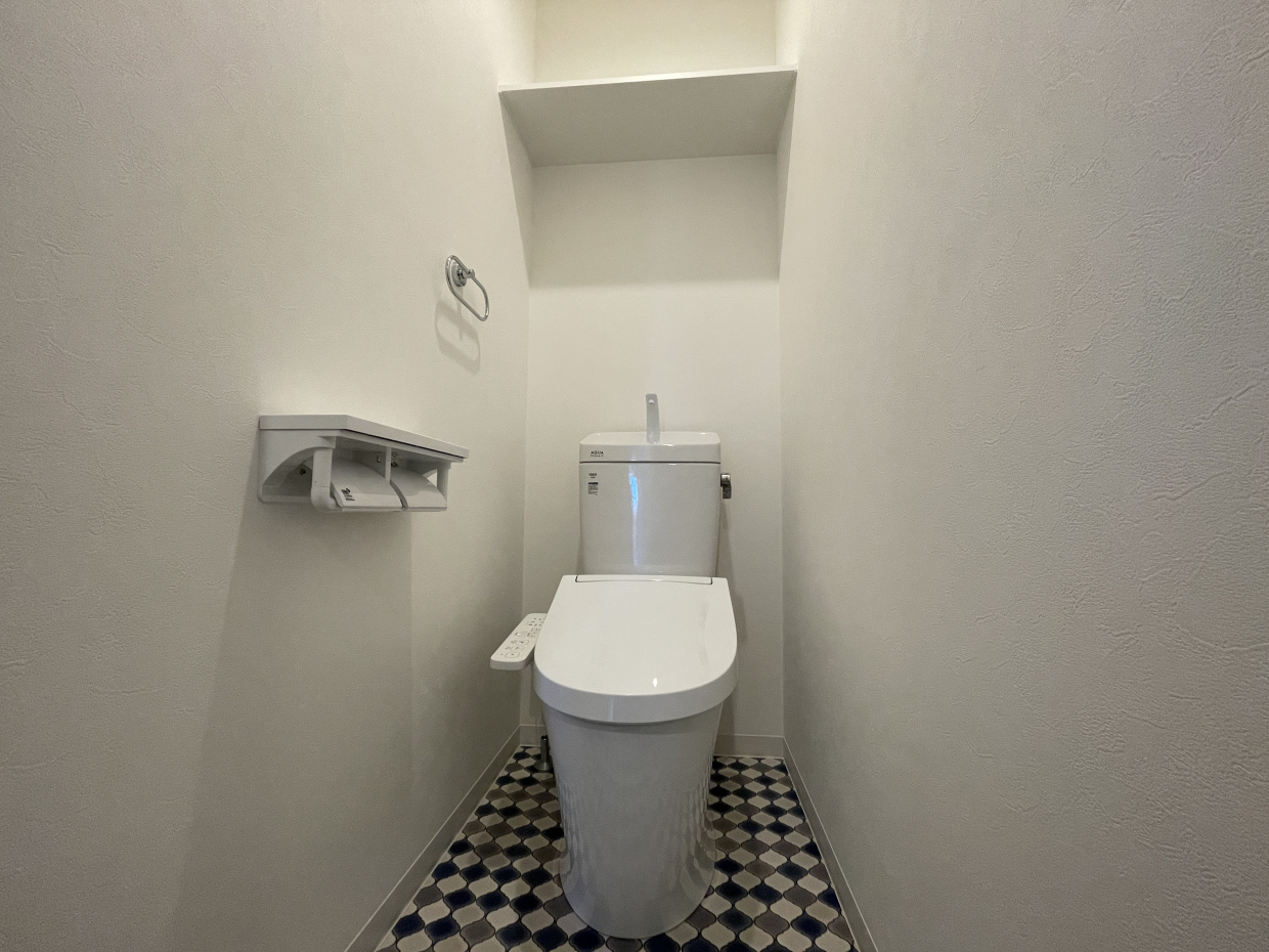 床はタイル風でオシャレ