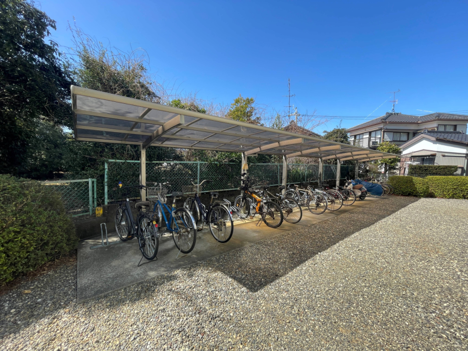 建物裏の駐輪場
部屋からはこちらの方が近いです