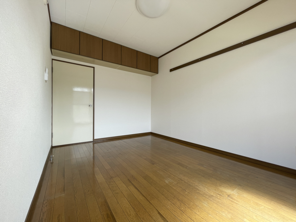 こちらは特に収納のないシンプル空間です
