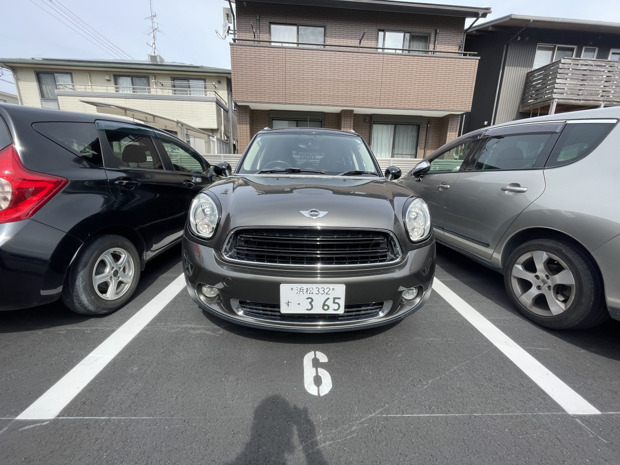 駐車場1台付きです。