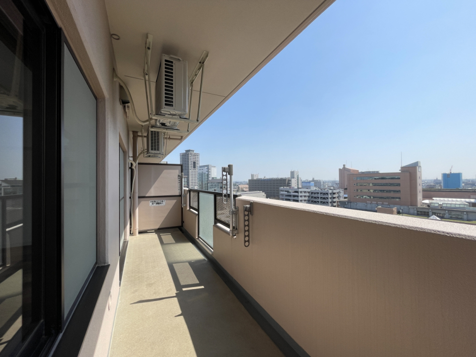 9階からの景色は空が広くて気持ちいいです