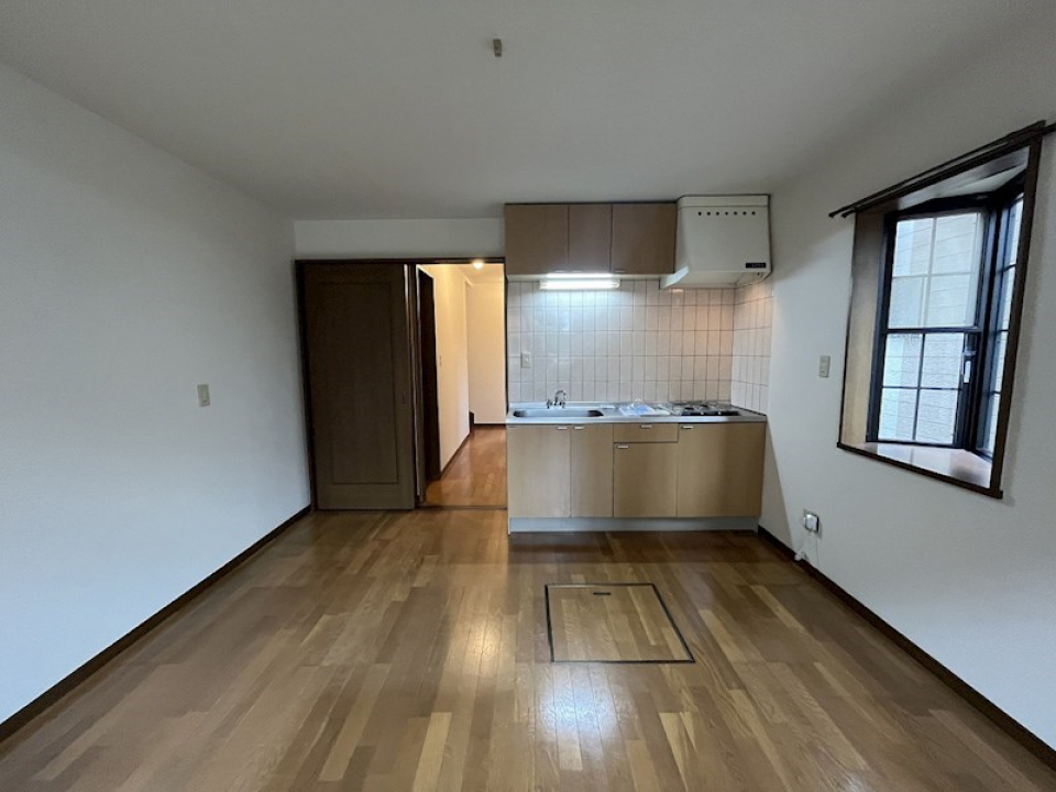 木造2階建てのメゾネットです
