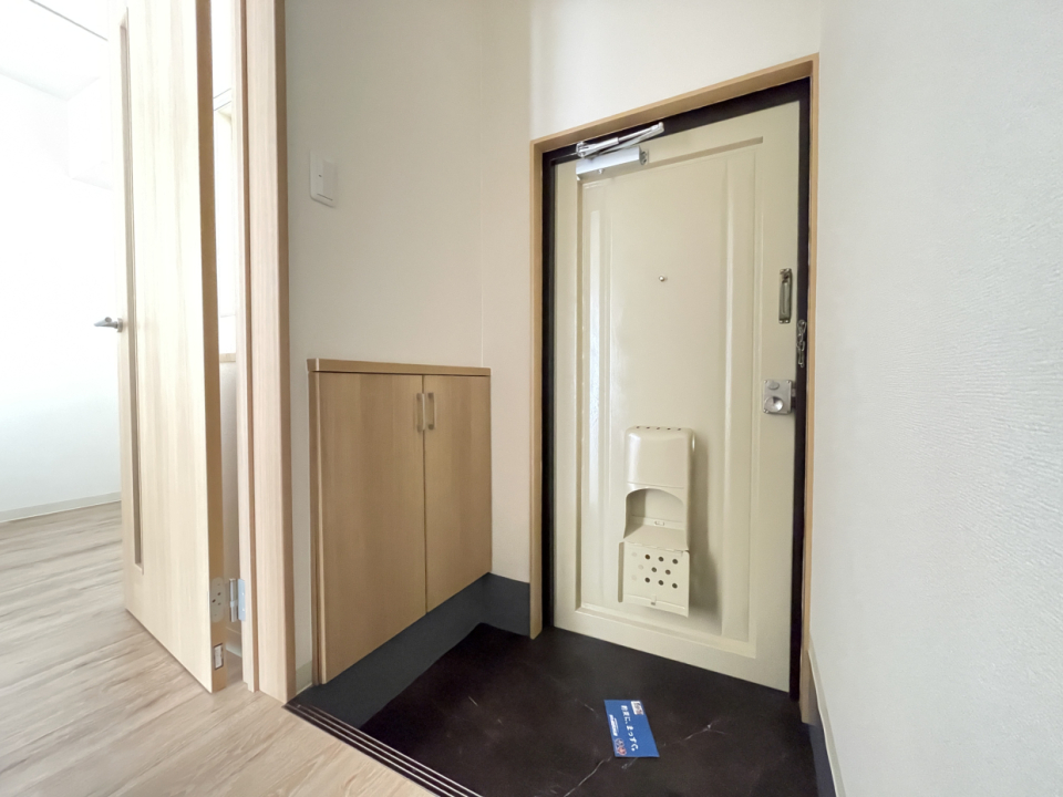 靴用の収納も完備した玄関