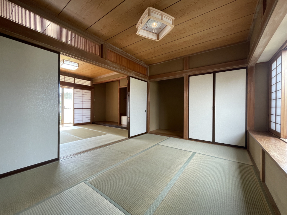 6帖の和室。押入収納があります