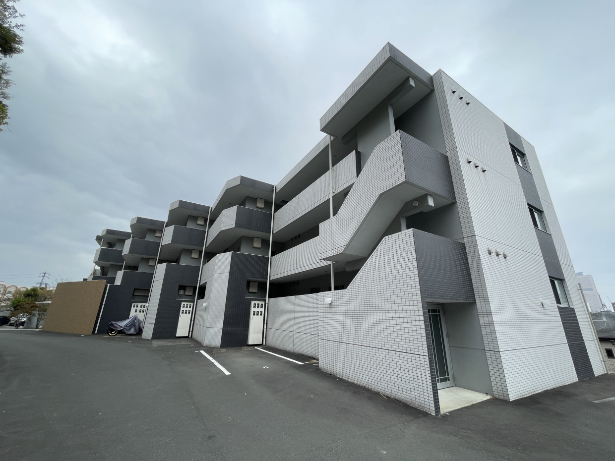 鉄筋コンクリート造のどっしりとした外観