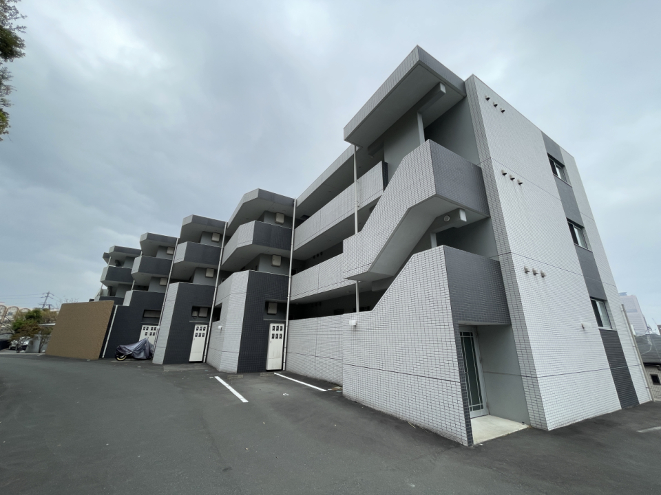 鉄筋コンクリート造のどっしりとした外観