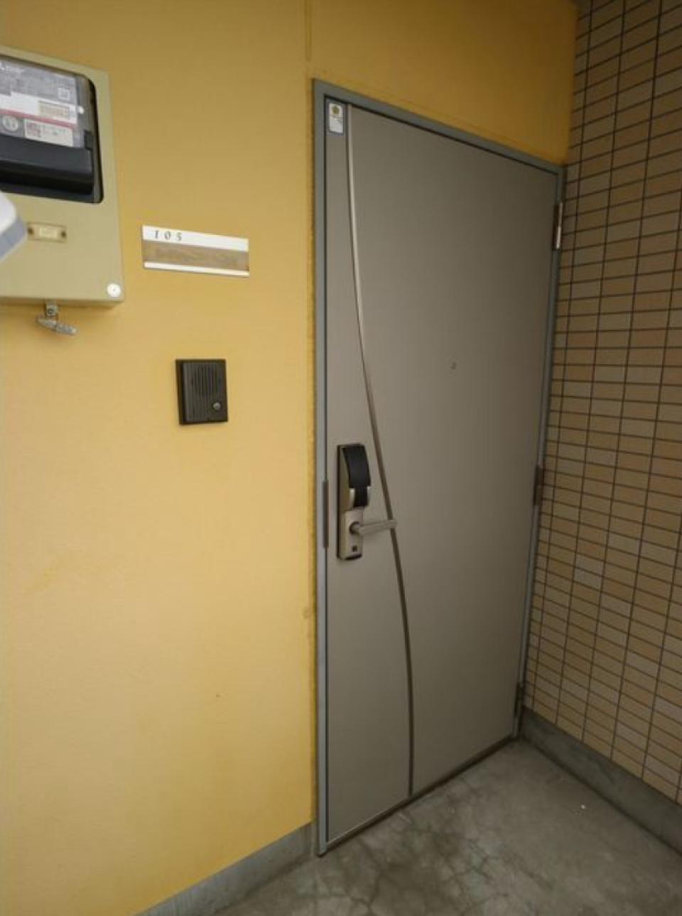 玄関ドア前