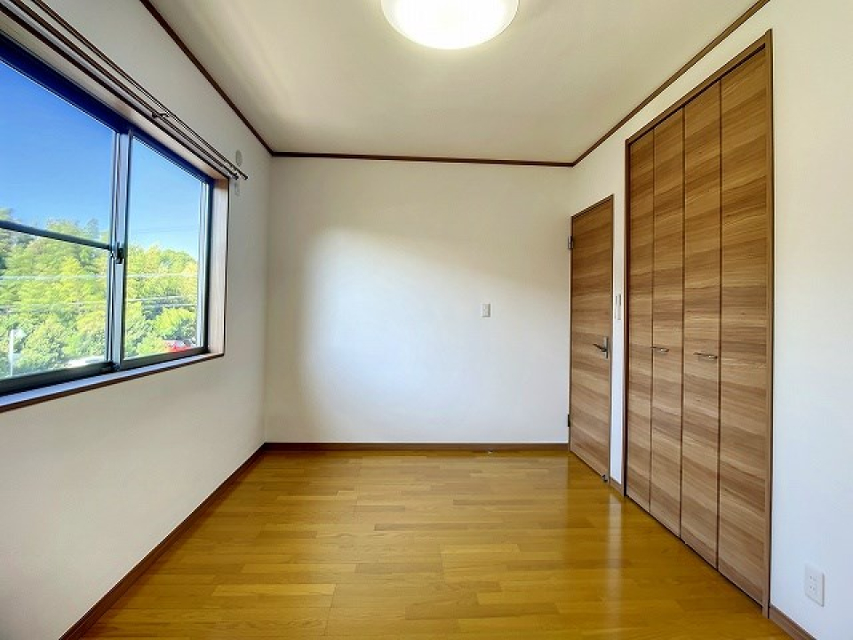 2階の6.75帖の洋室