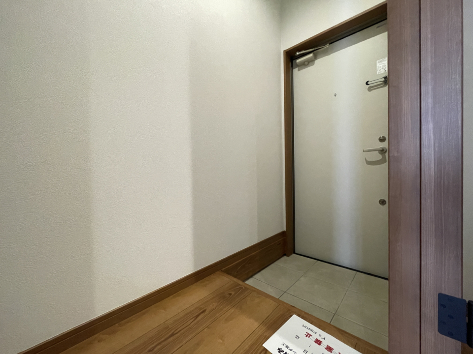 玄関。シューズボックスはありません