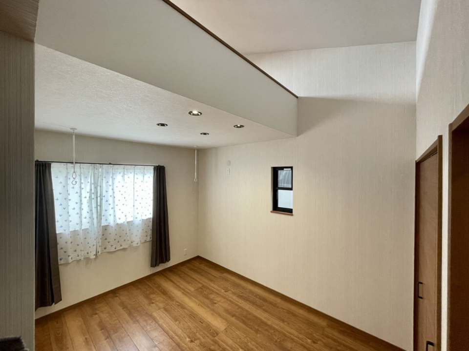 吹き抜けの天井。高いです