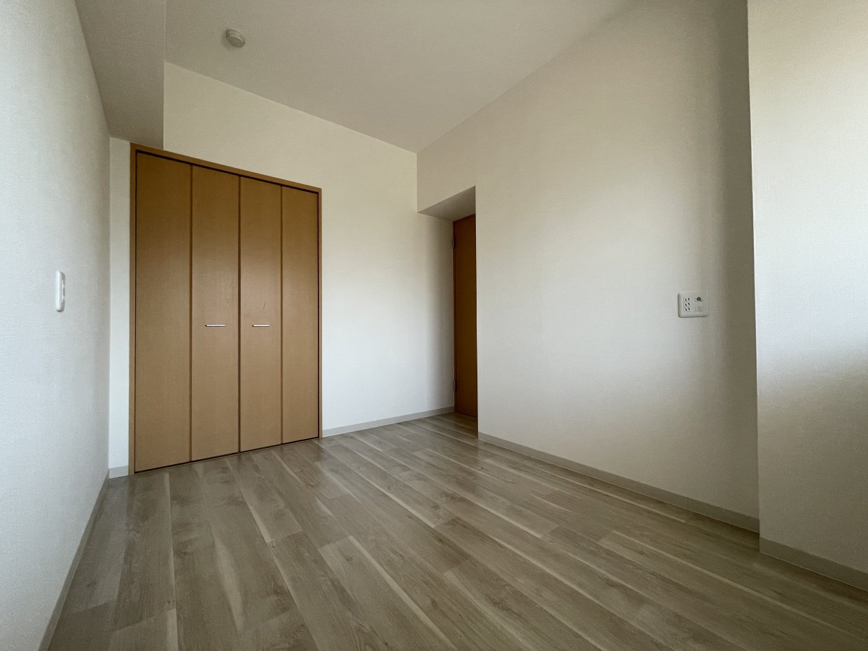 他のお部屋と比べると若干コンパクトですが、寝室として使うなら十分