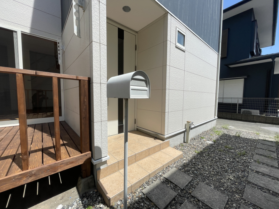 戸建なのでポストも独立しています