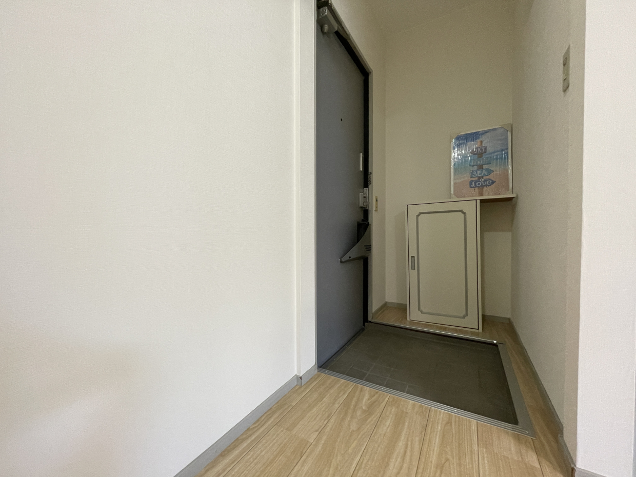 玄関スペースはコンパクト