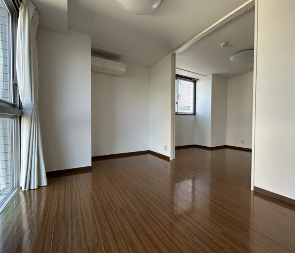 壁の凸凹をうまく利用して家具を配置したい