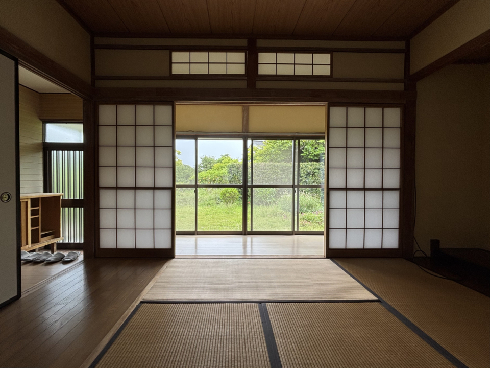 和室からお庭を望む
