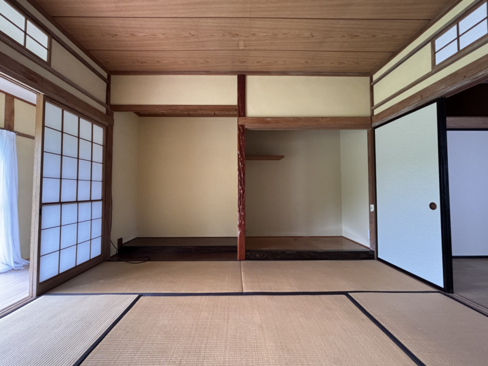 床の間のある8帖の和室