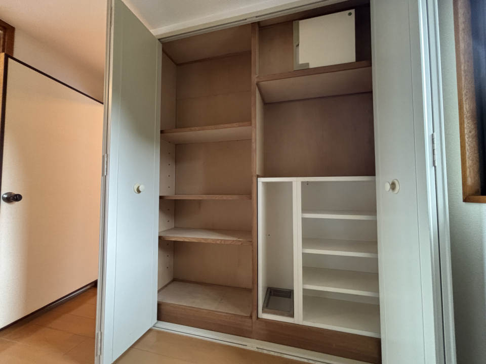 玄関収納は靴以外にも色々
しまっておけそう