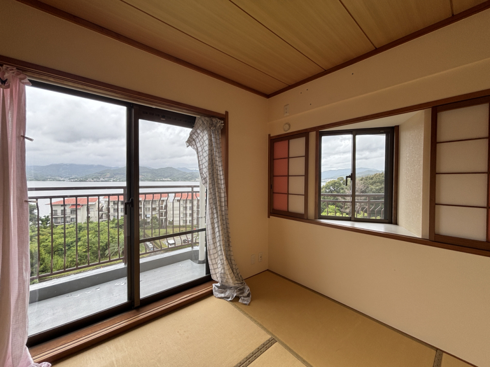 角部屋である分、窓がたくさんあって明るい