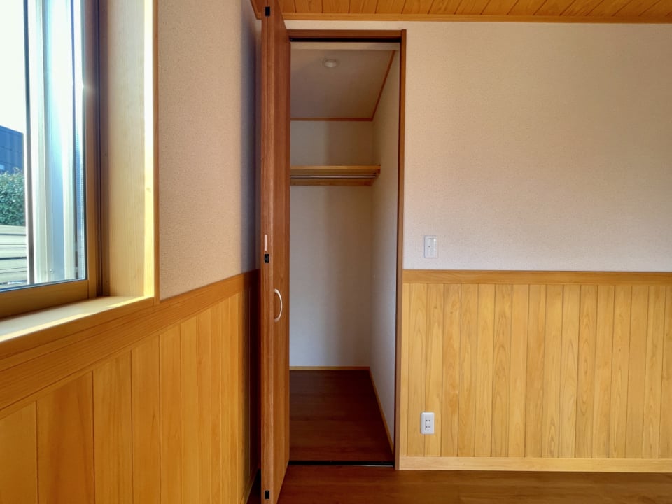 小さめの収納。奥行きがあります