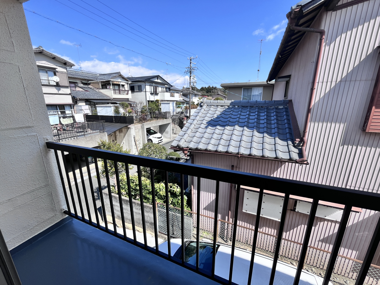 東向きのバルコニーがあります