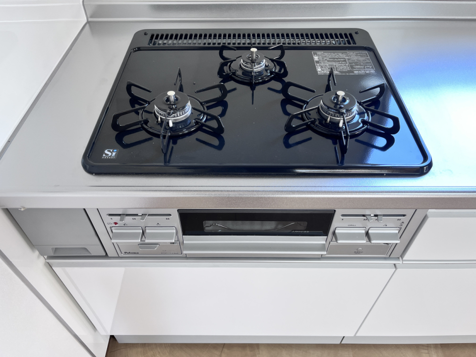 3口のガスコンロにグリル付き