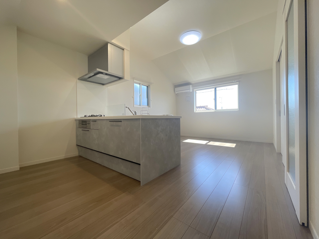 天井が高くて開放的です。