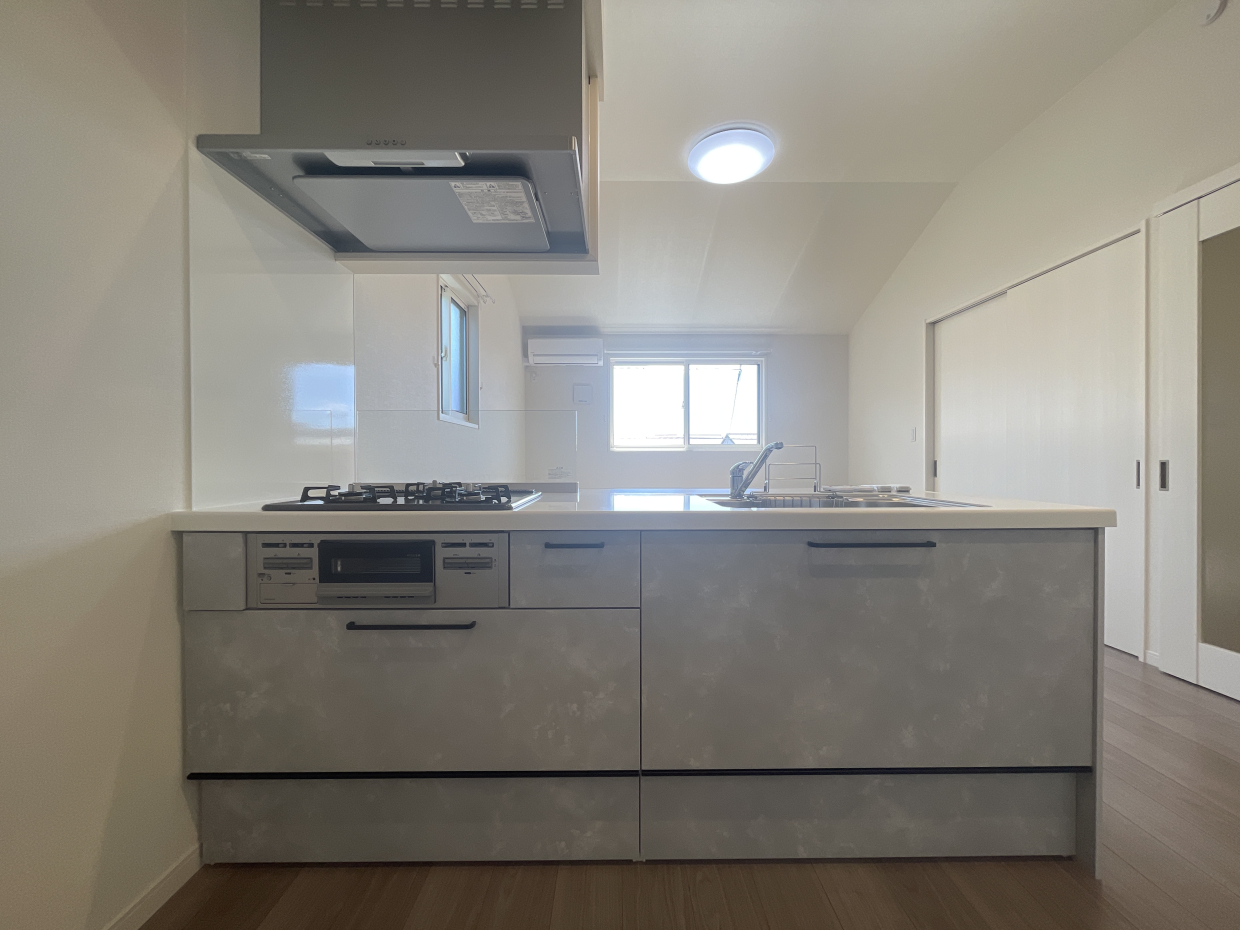 大理石風のキッチン。