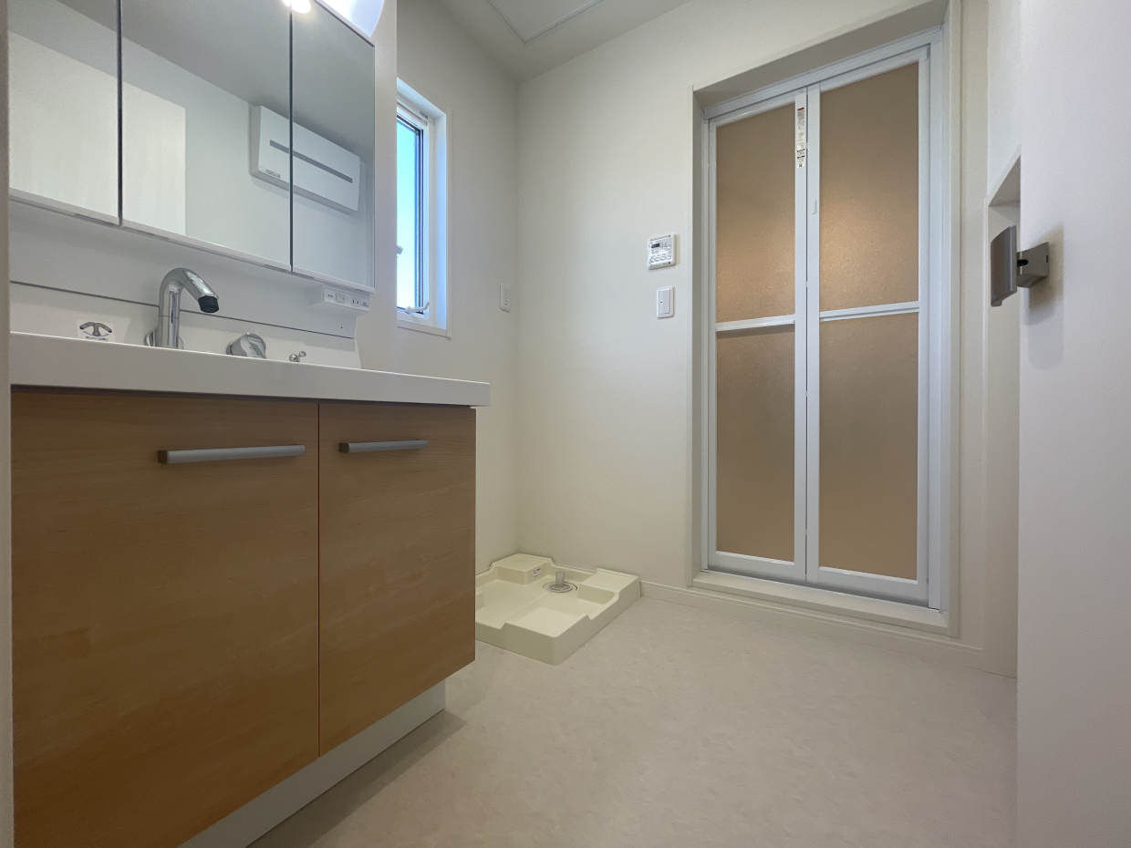 洗面台も広々。