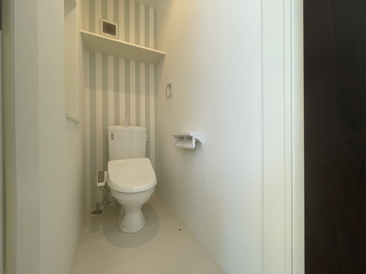 お手洗いはウォシュレット付き。