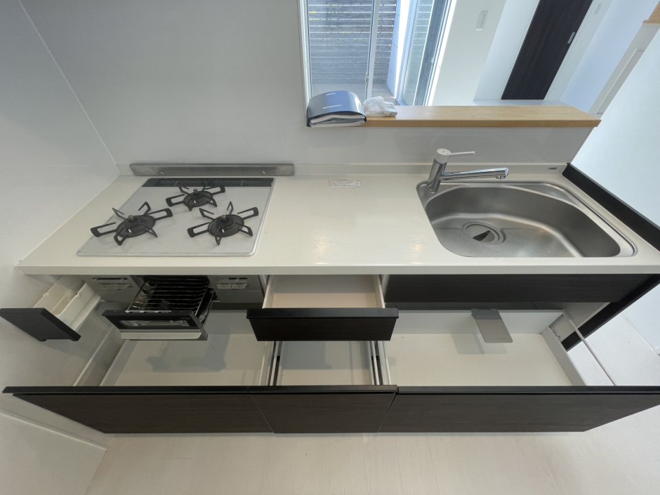 引き出しタイプの収納は立ったまま中身が確認できるので便利です